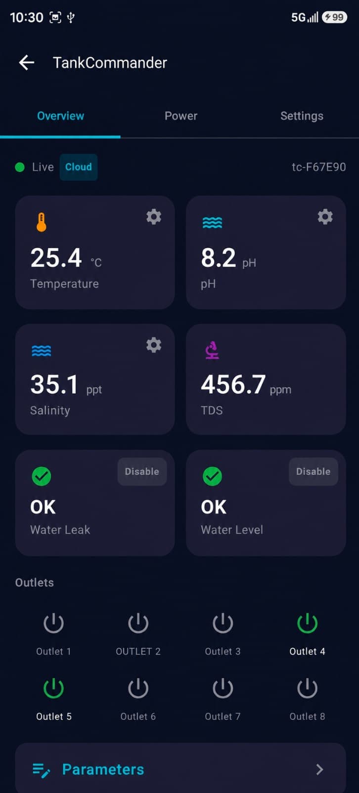 Tank Commander app Overview screen with live temperature, pH, salinity, TDS, and leak status